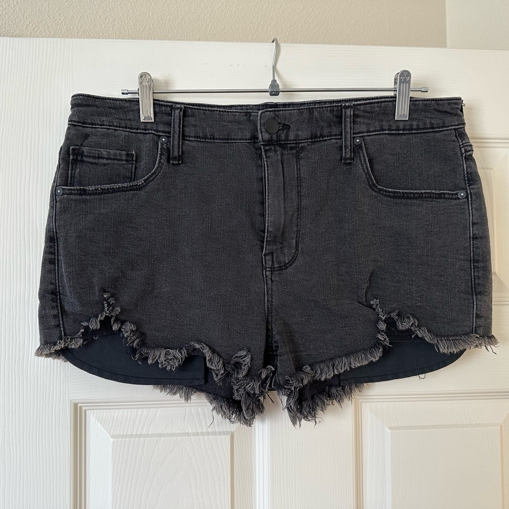 High rise jeans shorts with super stretch size 16/33. Distressed denim shorts